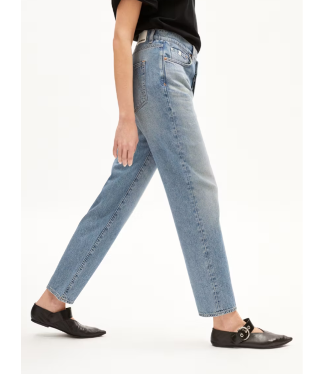 ARMEDANGELS •• AAIKALA | STRAIGHT LEG HIGH WAIST VAN BIOKATOENMIX