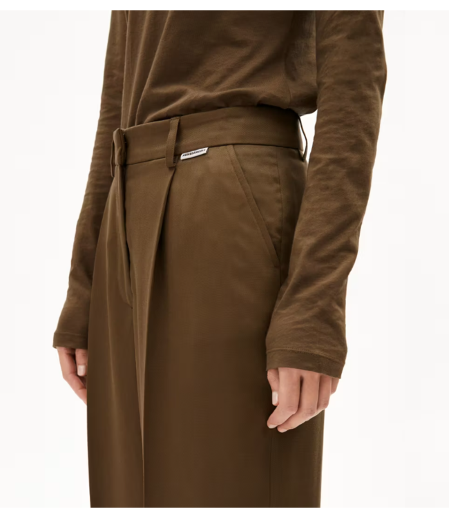 ARMEDANGELS •• SANDRINAA TAPERED | GEWEVEN BROEK VAN TENCEL™ X REFIBRA™ LYOCELL