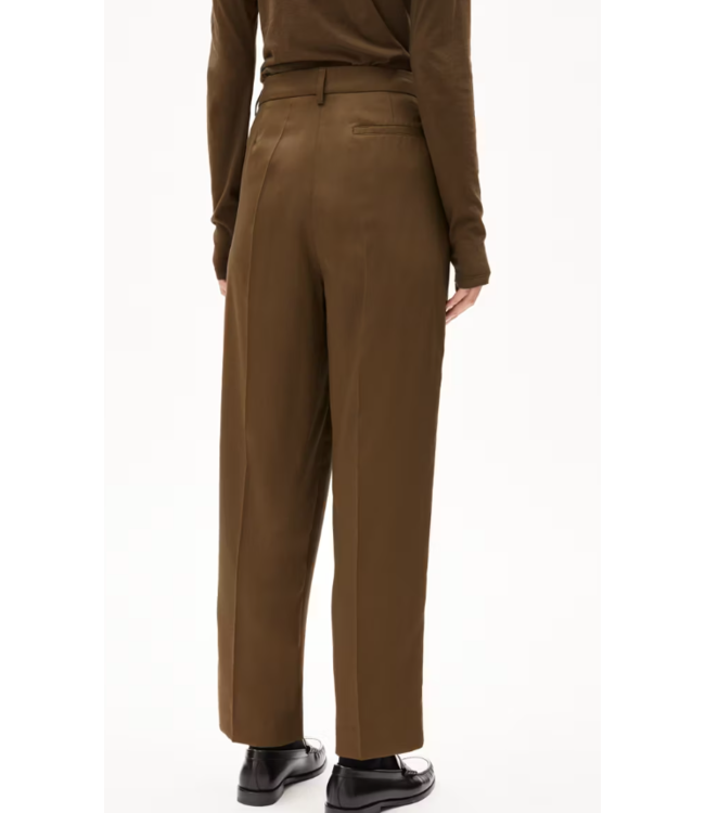 ARMEDANGELS •• SANDRINAA TAPERED | GEWEVEN BROEK VAN TENCEL™ X REFIBRA™ LYOCELL