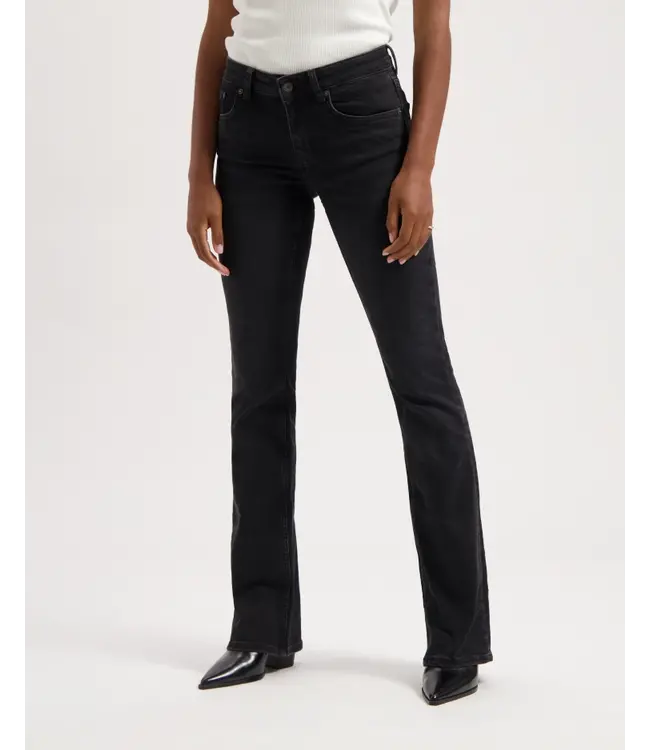 KUYICHI •• AMY BOOTCUT | Worn in Black