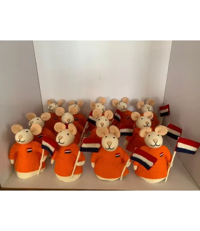 SJAAL MET VERHAAL  •• Muis met voetbal of vlag