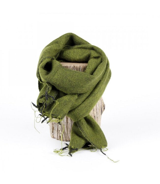 SJAAL MET VERHAAL  •• Sjaal | legergroen