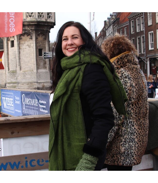SJAAL MET VERHAAL  •• Sjaal | legergroen