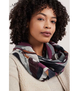 SEASALT CORNWALL •• Pretty Circle Scarf | abstract figures