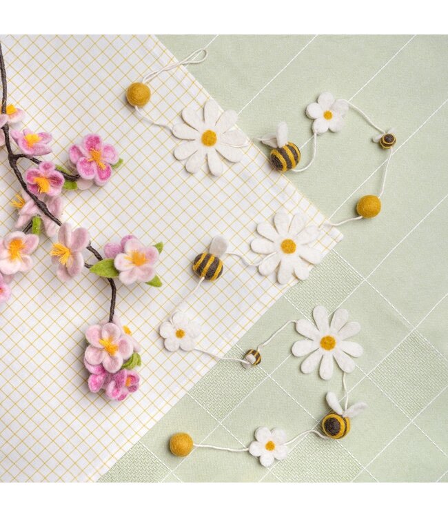 SJAAL MET VERHAAL  •• Viltslinger Bij met Margrietjes