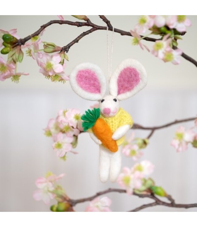 SJAAL MET VERHAAL  •• Hanger Haasje van vilt met wortel