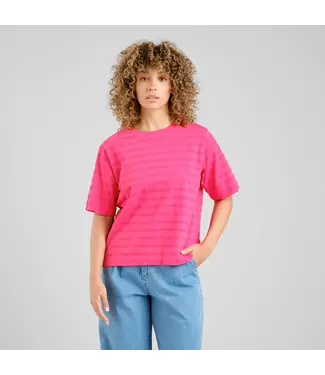 DEDICATED. •• T-shirt Vadstena Lace | Raspberry Pink