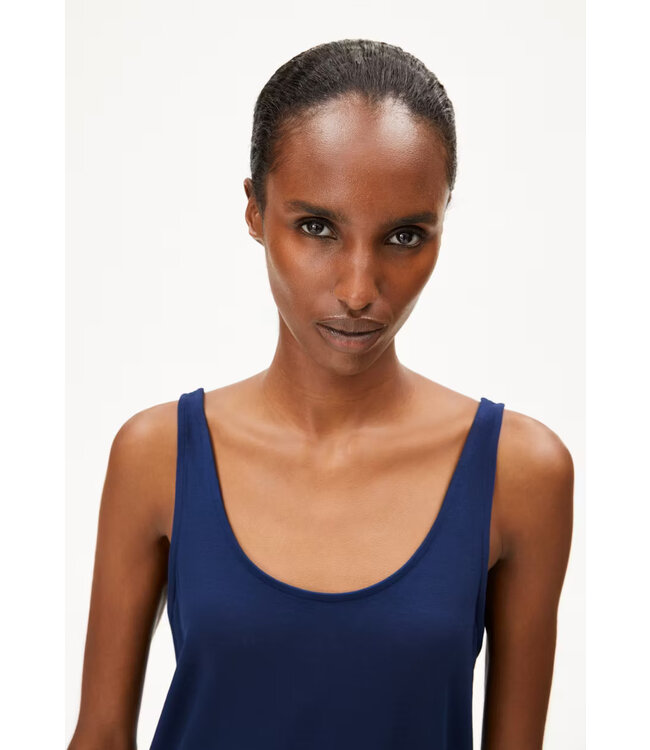 ARMEDANGELS •• ASHRAANI SOLID | TOP GEMAAKT VAN LENZING™ ECOVERO™ MIX