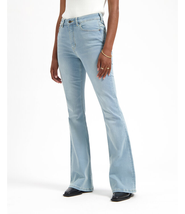 KUYICHI •• Lisette Flare | Overdye