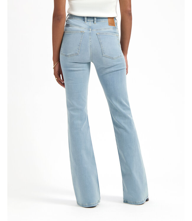 KUYICHI •• Lisette Flare | Overdye