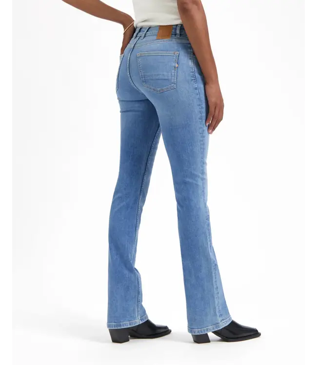 KUYICHI •• AMY BOOTCUT | Sky High