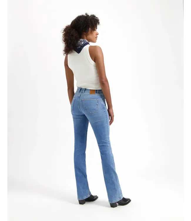 KUYICHI •• AMY BOOTCUT | Sky High