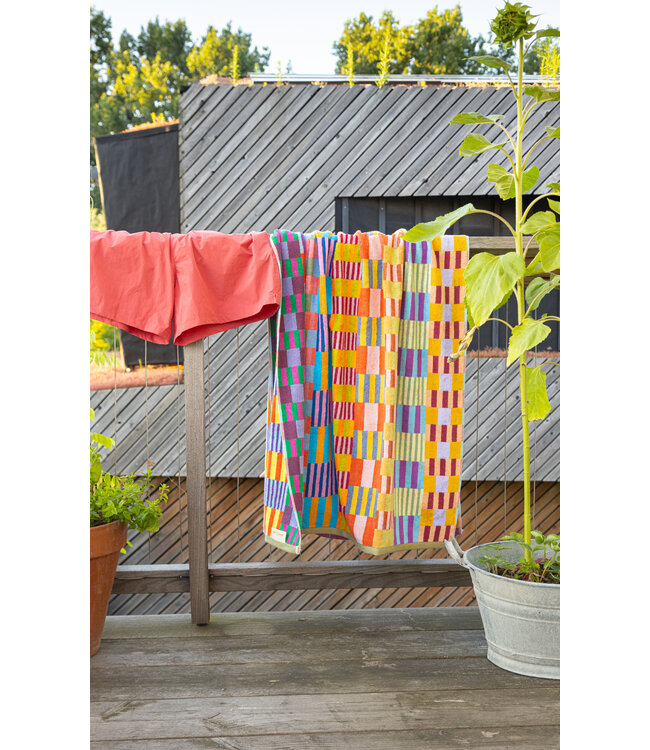 FOEKJE FLEUR •• Beach towel #66 tulip quilt