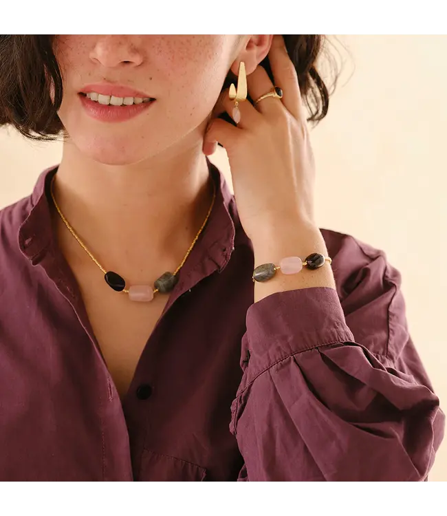 A BEAUTIFUL STORY •• Desirable Garnet Rose Quartz Labradorite Bracelet Gold Colored