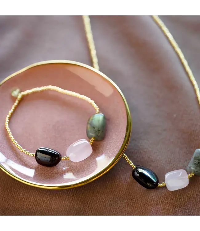 A BEAUTIFUL STORY •• Desirable Garnet Rose Quartz Labradorite Bracelet Gold Colored