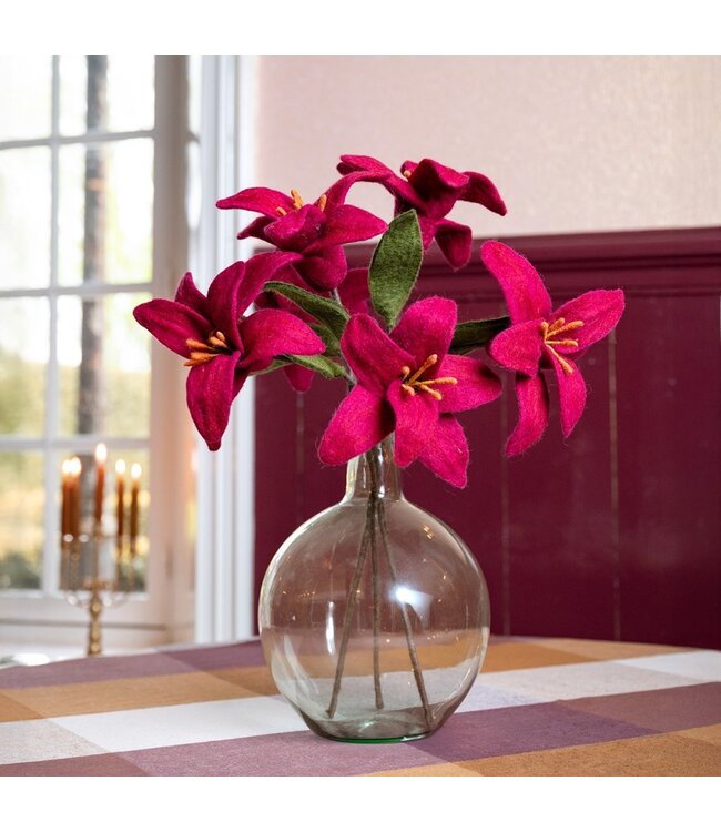 SJAAL MET VERHAAL  •• Lelie van vilt