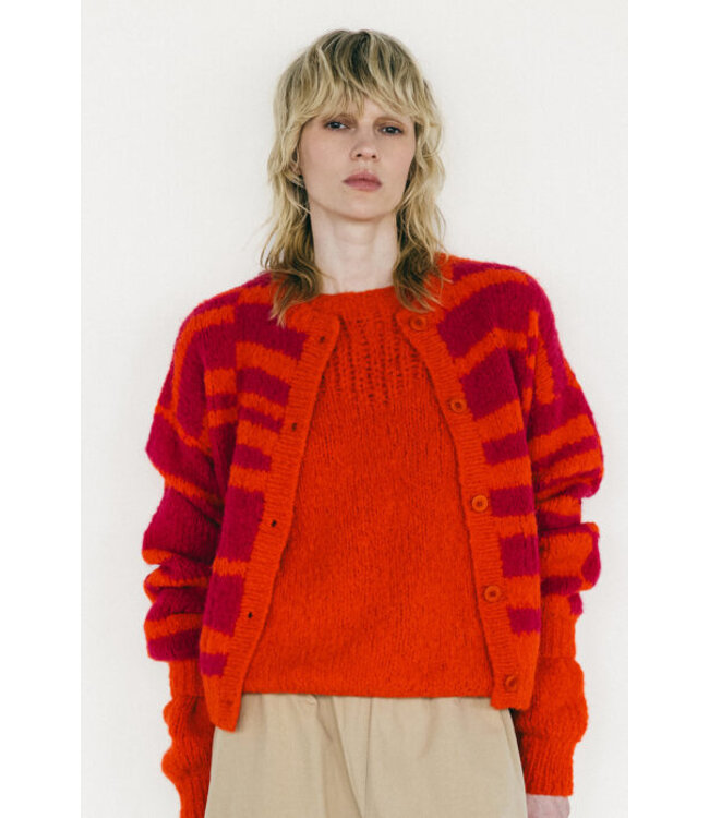 INTI Knitwear •• Vest Marlen AW2547 | Papaver con Pom