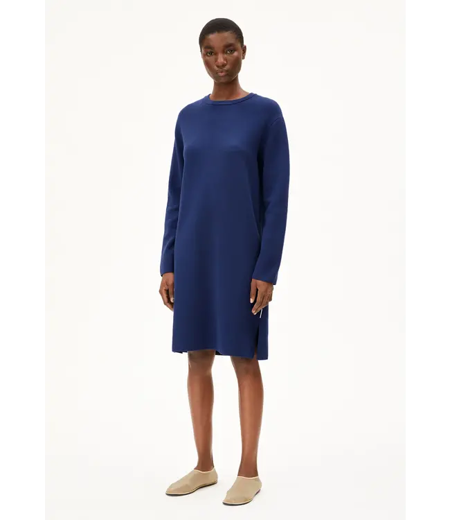 ARMEDANGELS •• ROSANNIAAS | gebreide jurk in kleur blue noon