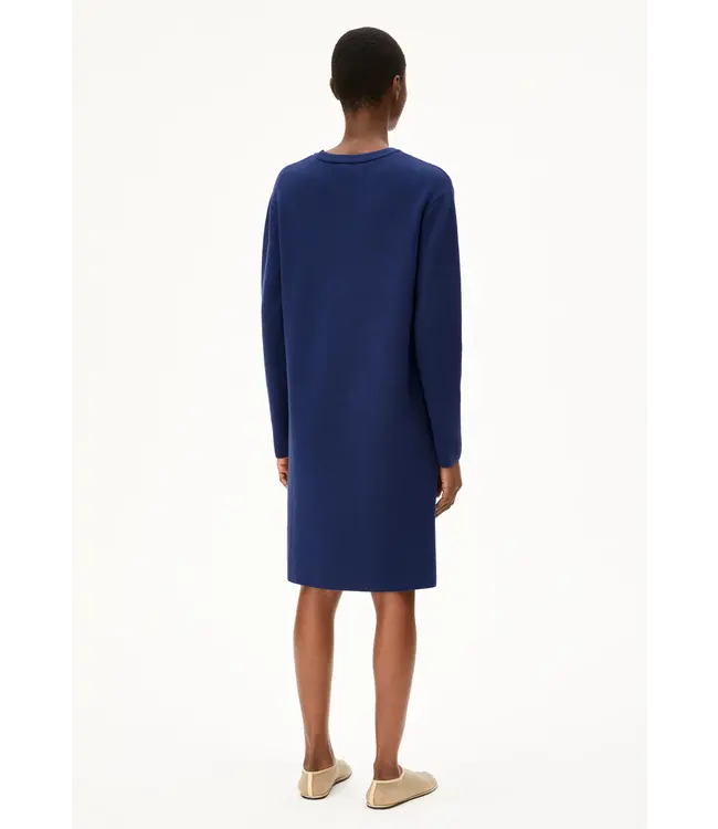 ARMEDANGELS •• ROSANNIAAS | gebreide jurk in kleur blue noon