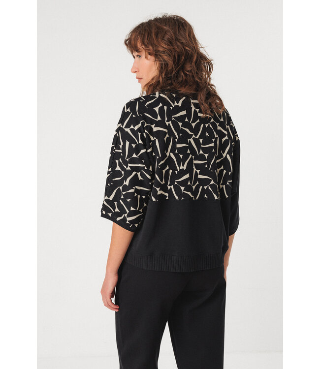 SKFK •• NAHIERA-GOTS T-SHIRT | Black