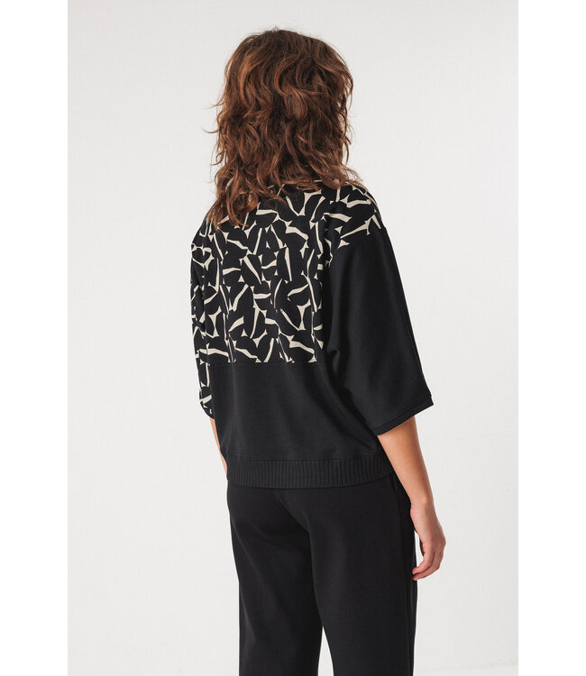 SKFK •• NAHIERA-GOTS T-SHIRT | Black