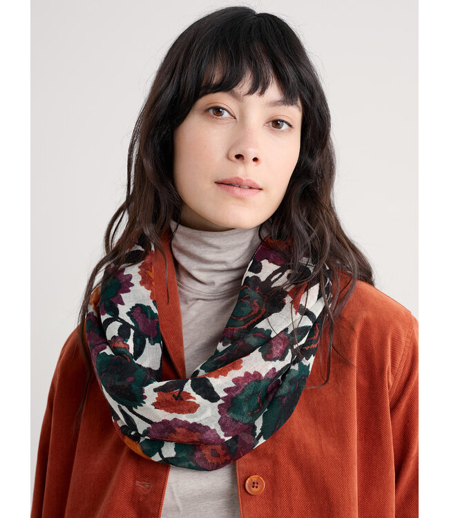 SEASALT CORNWALL •• Pretty Circle Scarf | Figurative Floral Aran