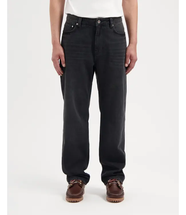 KUYICHI •• Larry Loose | Smoky Noir