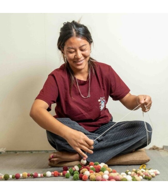 SJAAL MET VERHAAL  •• Viltslinger Viltballetjes Pompoms Mistletoe Dreams