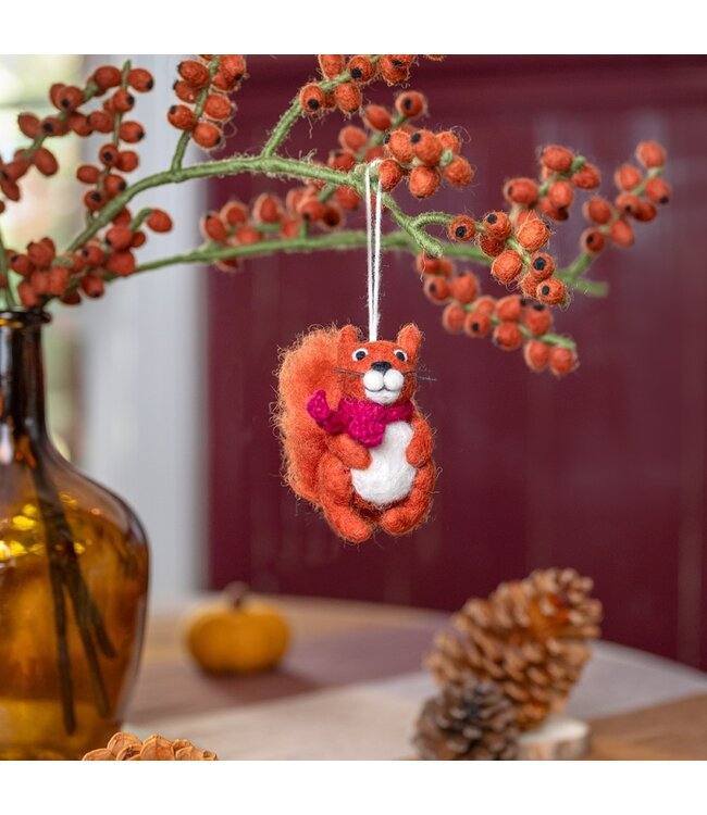 SJAAL MET VERHAAL  •• Hanger Eekhoorn Indian Summer