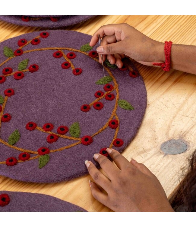 SJAAL MET VERHAAL  •• Onderzetter 35 cm | Bes Rood