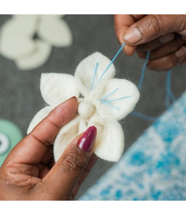 SJAAL MET VERHAAL  •• Hanger Ijsbloem