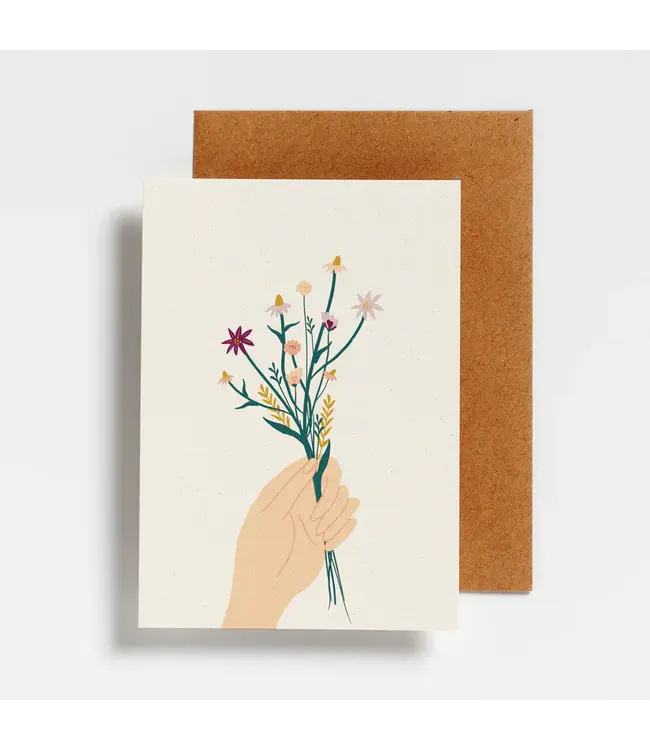 Hello August •• Postkaart | Hand with flowers