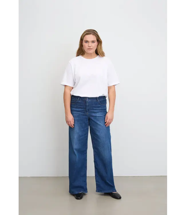 LAURIE •• Carol Loose | Medium Length | Washed Blue Denim