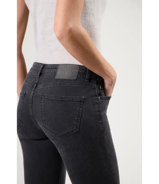 MUD Jeans •• Jeans Faye Low Slim | Stone Black