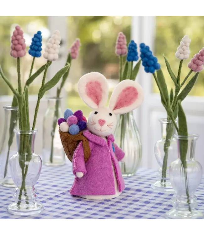 SJAAL MET VERHAAL  •• Decoratie Haas met mand | Roze