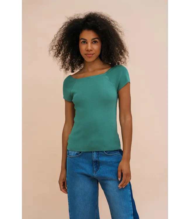 ZILCH •• Bamboe viscose top met vierkante hals | Black