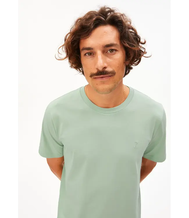 ARMEDANGELS •• JAAMES T-shirt made of Organic Cotton  in kleur Foam