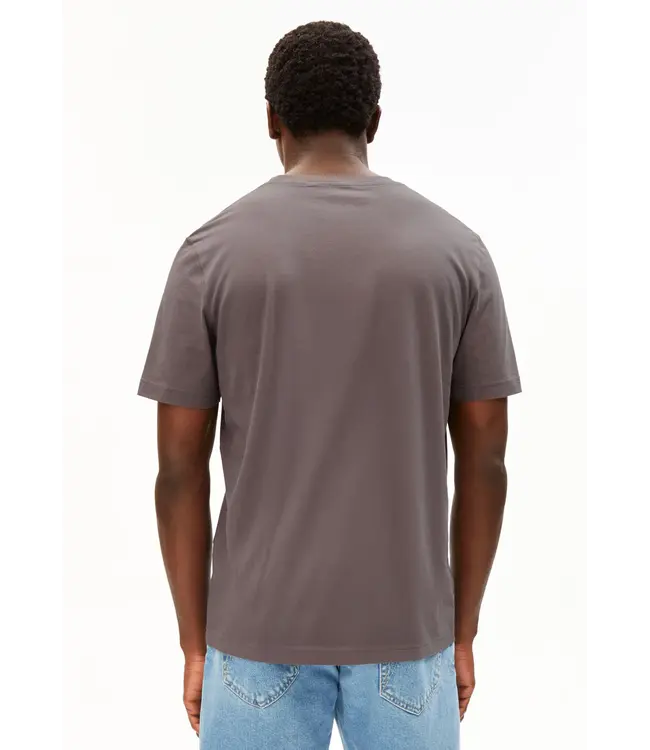 ARMEDANGELS •• JAAMES T-shirt made of Organic Cotton  in kleur Granit