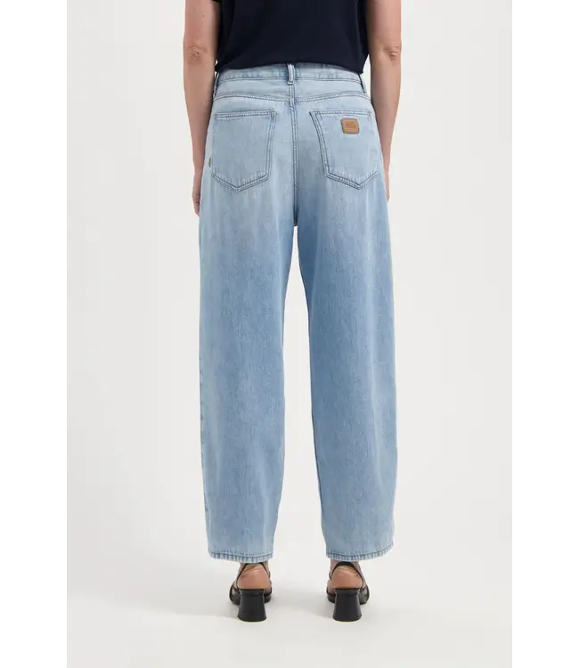 MUD Jeans •• Brooke high barrel flow | Stone vintage
