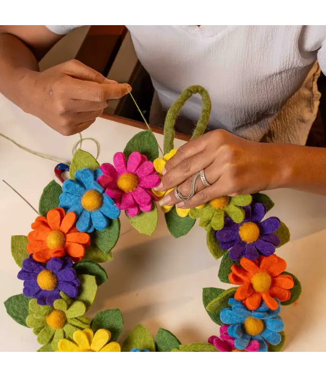 SJAAL MET VERHAAL  •• Krans margrietjes XL | Multicolor
