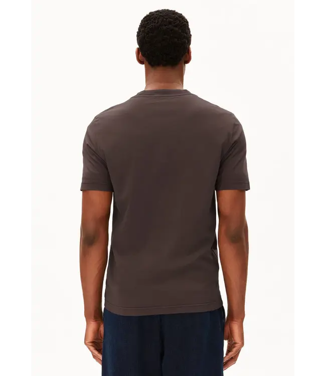 ARMEDANGELS •• JAAMES T-shirt made of Organic Cotton in kleur Claystone