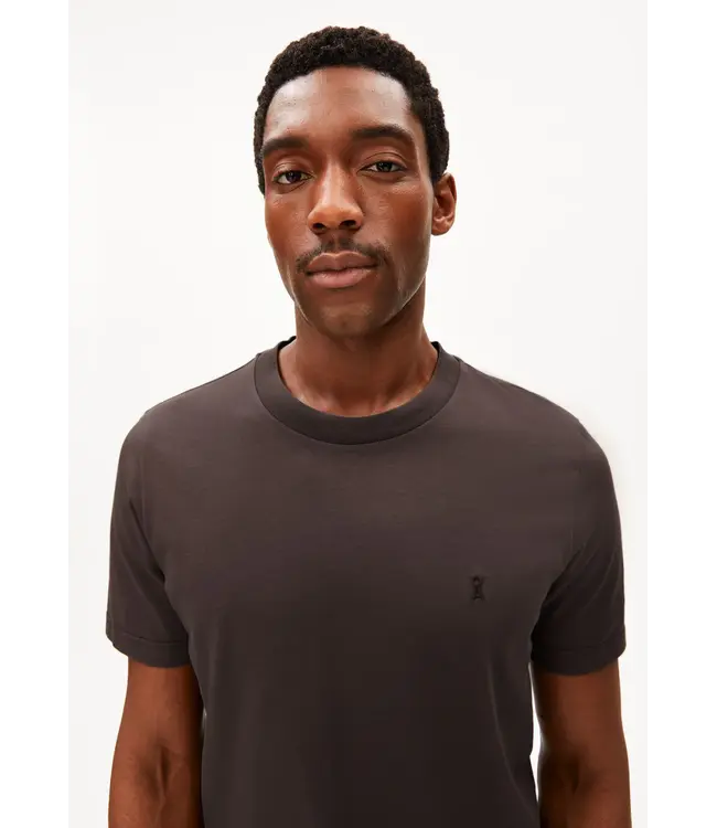 ARMEDANGELS •• JAAMES T-shirt made of Organic Cotton in kleur Claystone