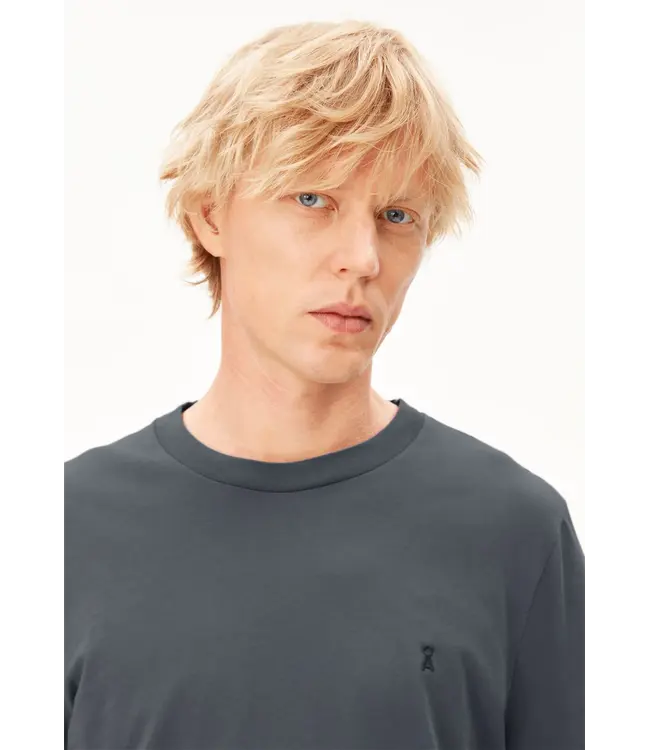ARMEDANGELS •• JAAMES T-shirt made of Organic Cotton in kleur  Moonshadow