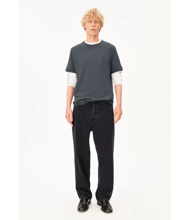 ARMEDANGELS •• JAAMES T-shirt made of Organic Cotton in kleur  Moonshadow