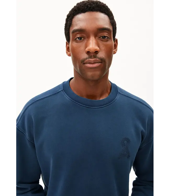 ARMEDANGELS •• Iconic A GMT Dye Sweatshirt | Tinted Navy Washed
