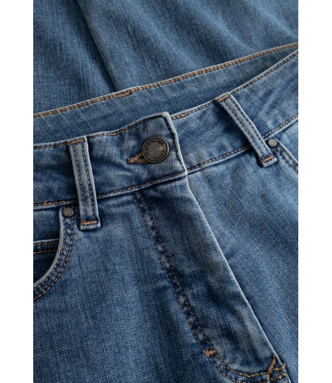 LAURIE •• Charlotte Flare Regular | Medium Length | Blue Denim
