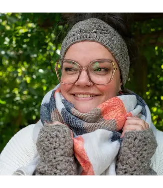 SJAAL MET VERHAAL  •• Haarband Granny Square Taupe