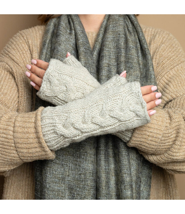 SJAAL MET VERHAAL  •• Handwarmers Cable Creme