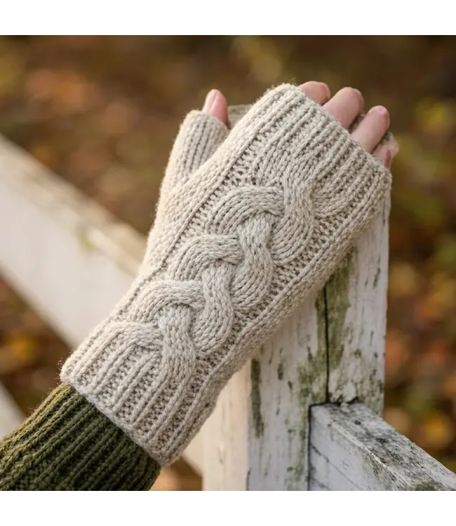 SJAAL MET VERHAAL  •• Handwarmers Cable Creme