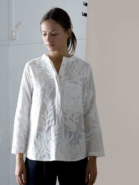 Dutchess Pocket shirt - white emboidery